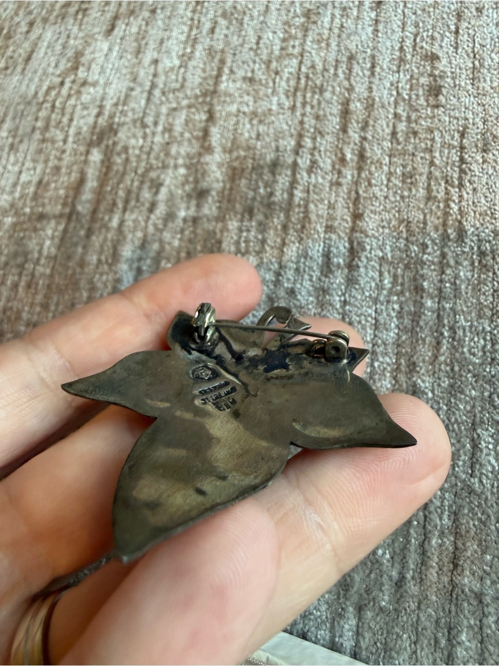 Mastercrafts New Zealand Greenstone 925 leaf brooch - Picture 3 of 4